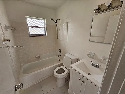 2435 NW 8th Pl #2 Photo 1