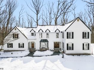 31 Warren Cutting Rd, Chester, NJ 07930