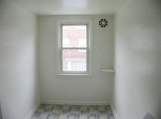 220 Spring Valley Rd, Darby, PA 19023