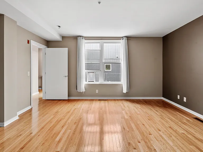 712 N 2nd St — Photo 13