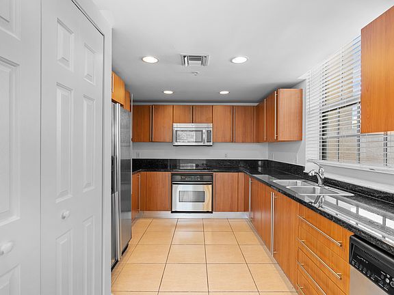 2nd image of 610 Clematis St APT 224