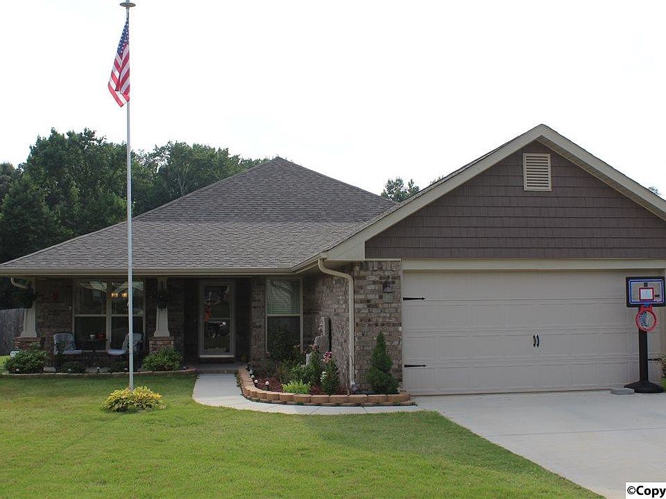 1st image of 136 Lazy Oak Dr