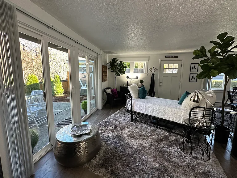 846 Phoenix St NE — Photo 6