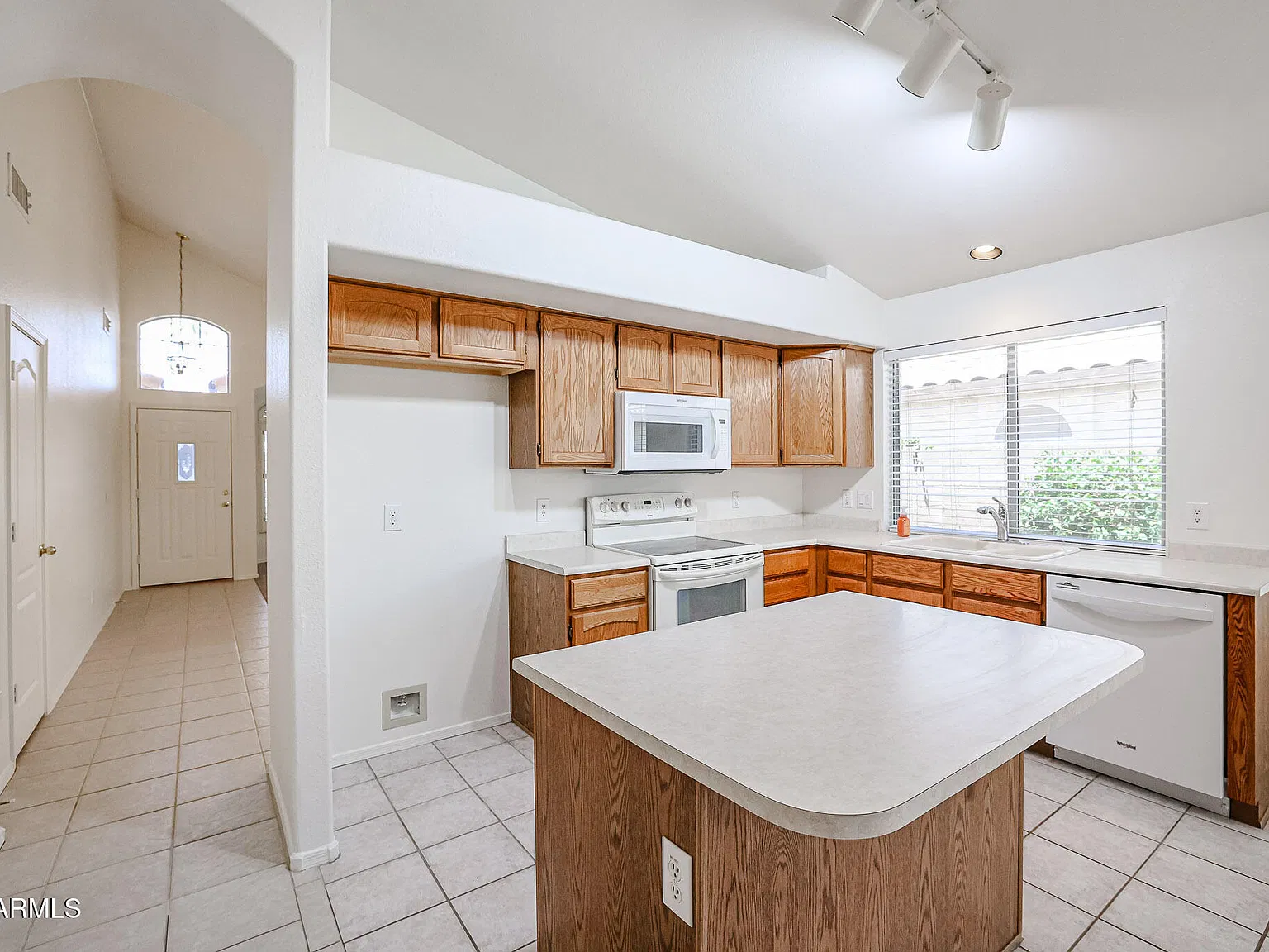 3 bed, 2.0 bath, 1667 sqft, $2,175 — Photo 4
