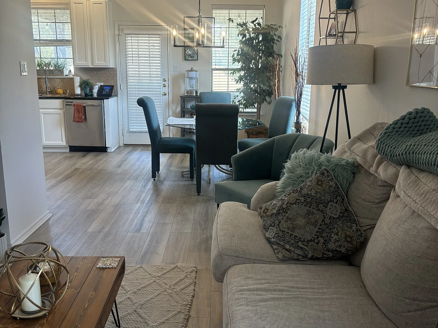 2 bed, 2.5 bath, 1334 sqft, $2,500 — Photo 3