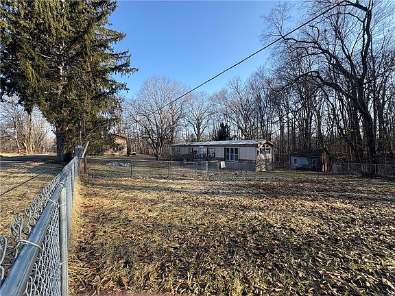 4th image of 367 Studebaker Rd