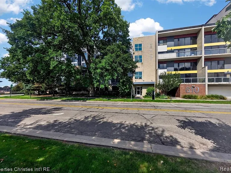 614 Troy St #105 — Photo 22