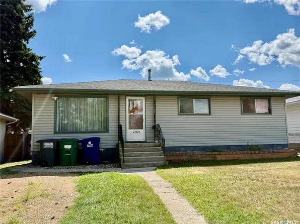 2921 23rd STREET W, Saskatoon, SK S7L 0B4