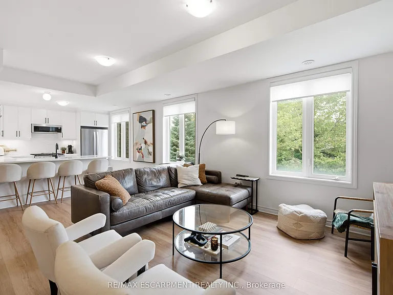383 Dundas St E #49 — Photo 4