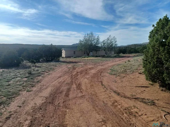 8 Bluebird Trl, Las Vegas, NM 87701