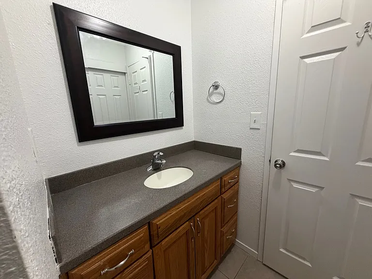 665 S Coalinga St — Photo 20