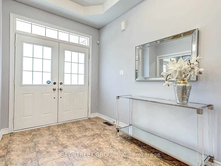 134 Ascalon Dr #UPPER — Photo 2