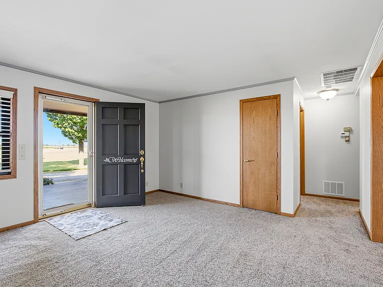 7804 N Seneca St — Photo 21