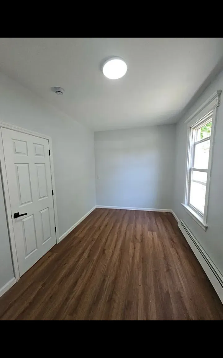 4 bed, $2,400 — Photo 4