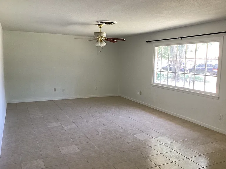 155 Chateau Dr — Photo 6