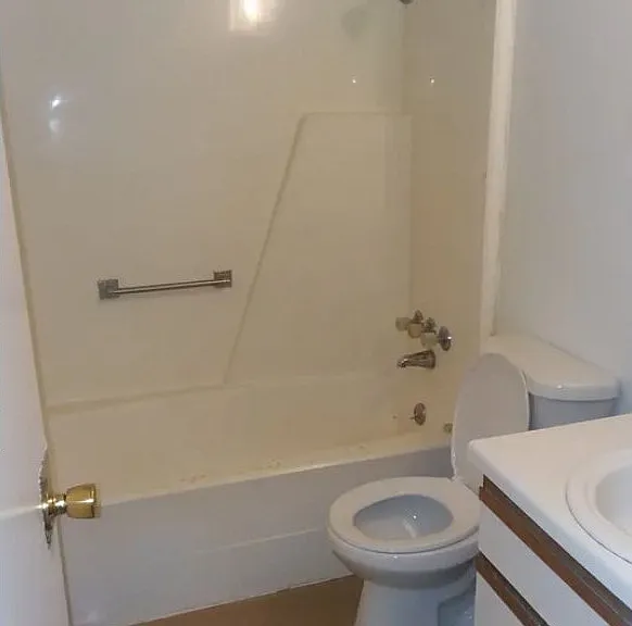 208 Wells St — Photo 5