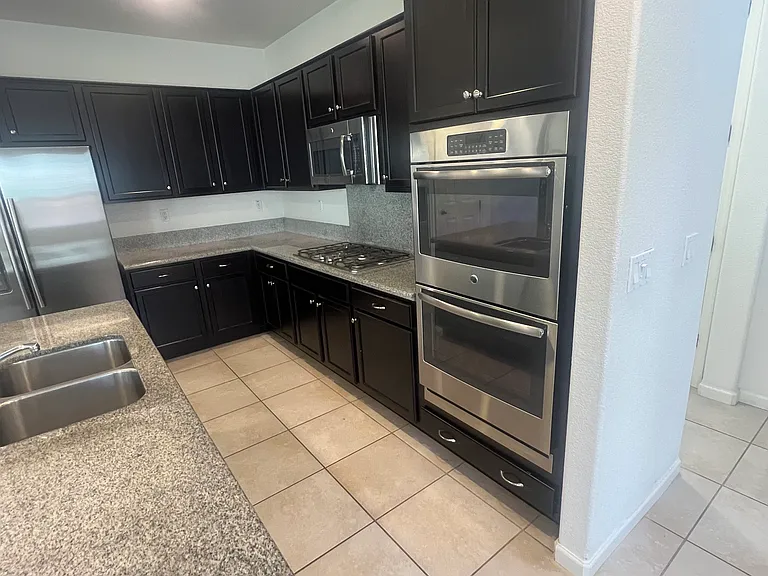 155 W Ladd Dr — Photo 8