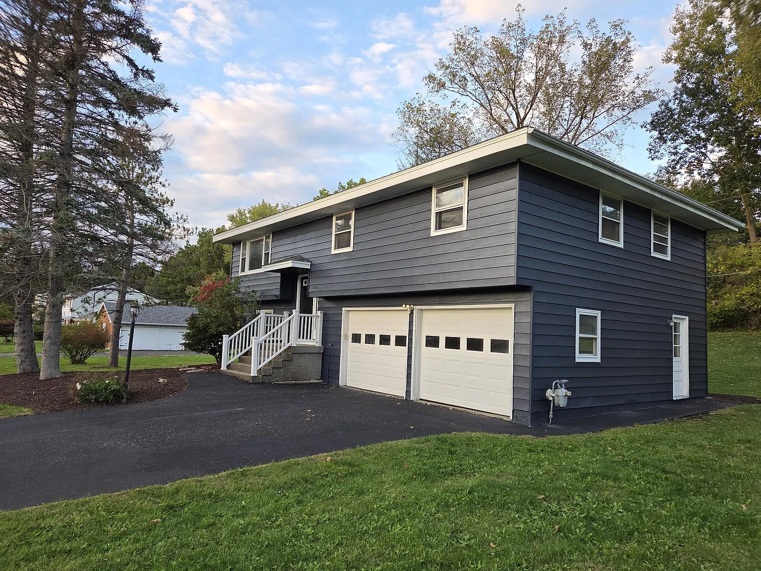 3 bed, 200 sqft, $2,995 — Photo 2