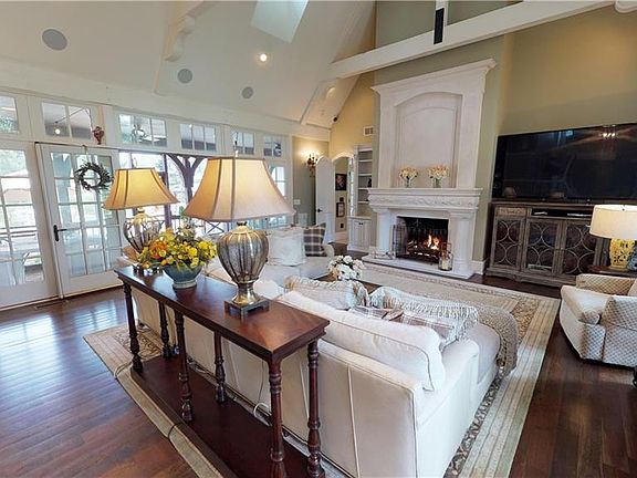 5th image of 565 Huntley Dr