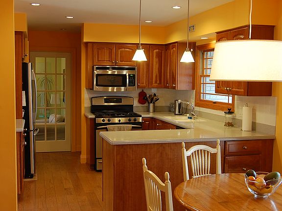 Eat in kitchen