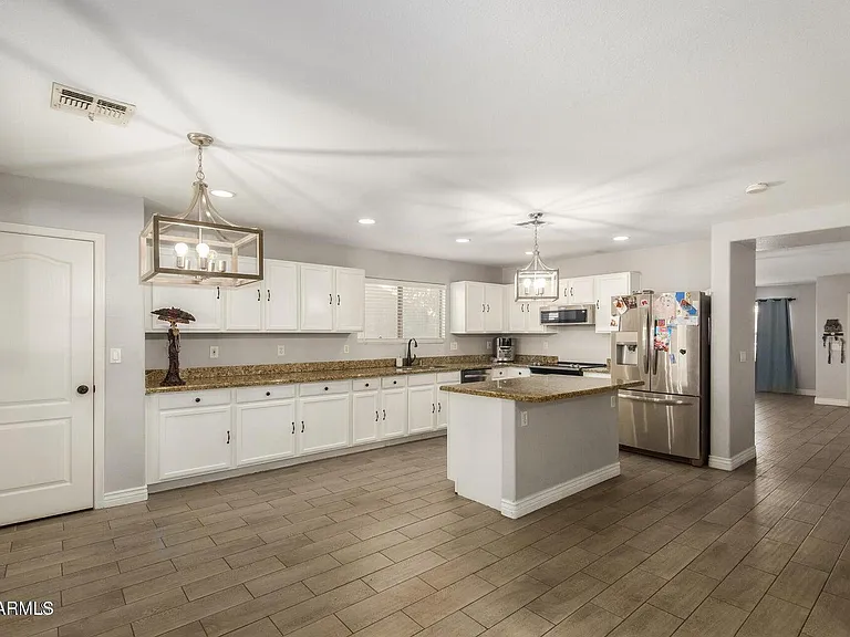 9124 W Elm St — Photo 4
