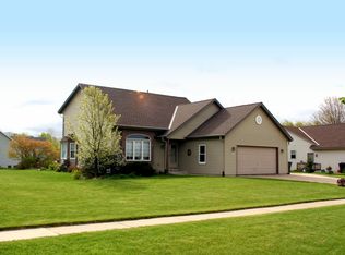 202 McKenzie Rd, Mukwonago, WI 53149