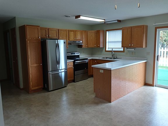 1040 pinecone kitchen (2)_10212022