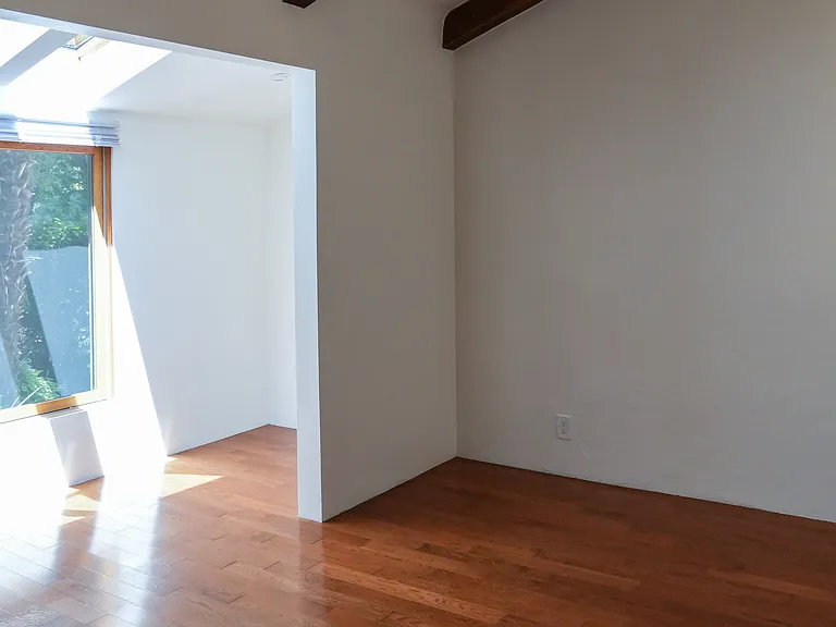 3920 Stansbury Ave — Photo 11