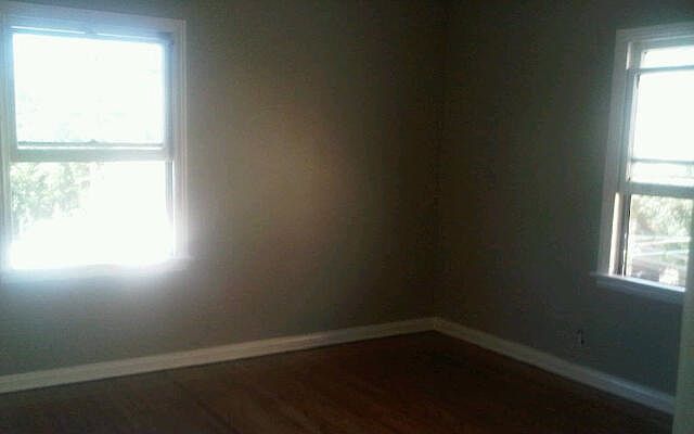 1st image of 421 1/2 N Genesee Ave