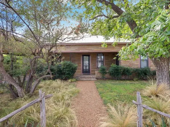 811 N 7th St, Alpine, TX 79830