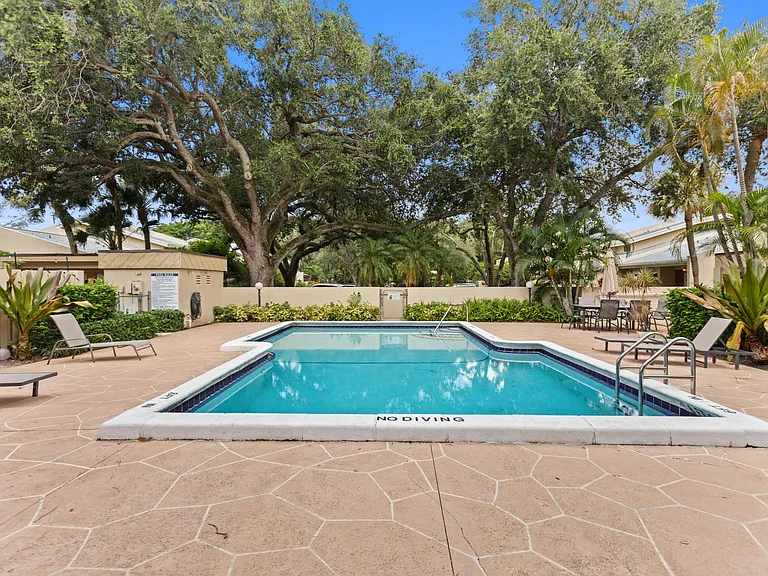 1400 NW 9th Ave #B-14 — Photo 34