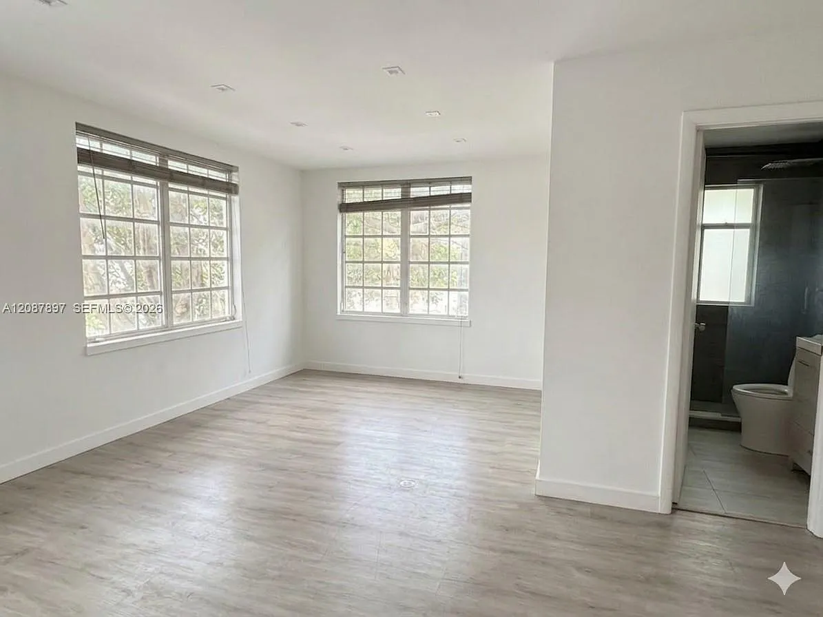 Friendly Corner Condo — Photo 3