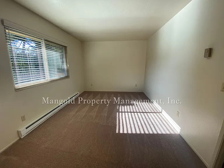 Del Mar Apartments — Photo 4