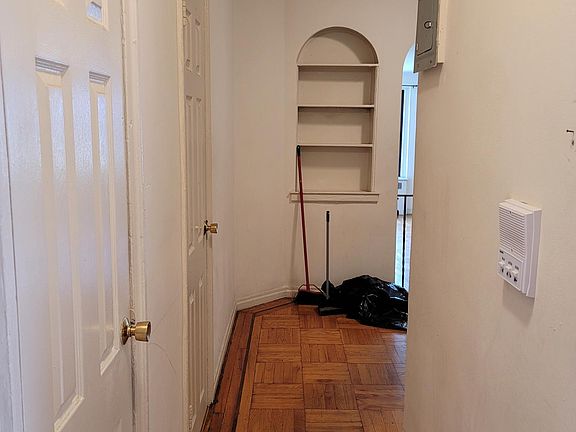 4th image of 1175 Morris Ave APT 4C
