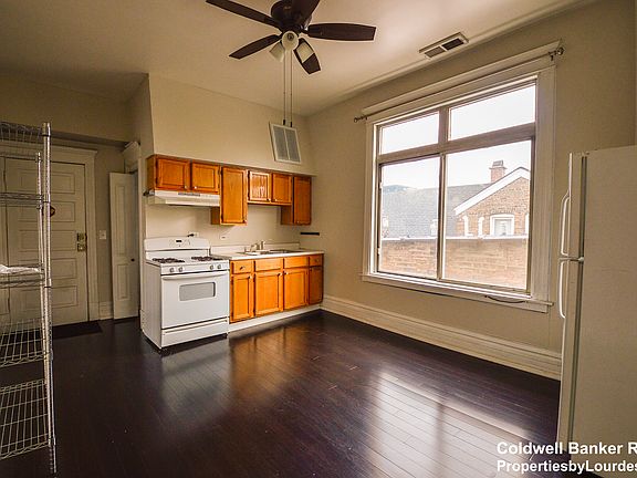 3rd image of 1249 N Artesian Ave APT 3F