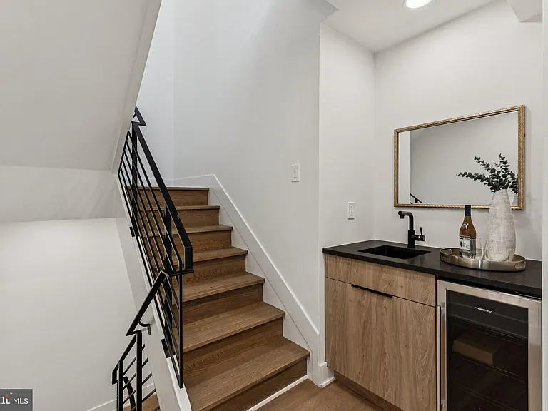 739 N Capitol St — Photo 9