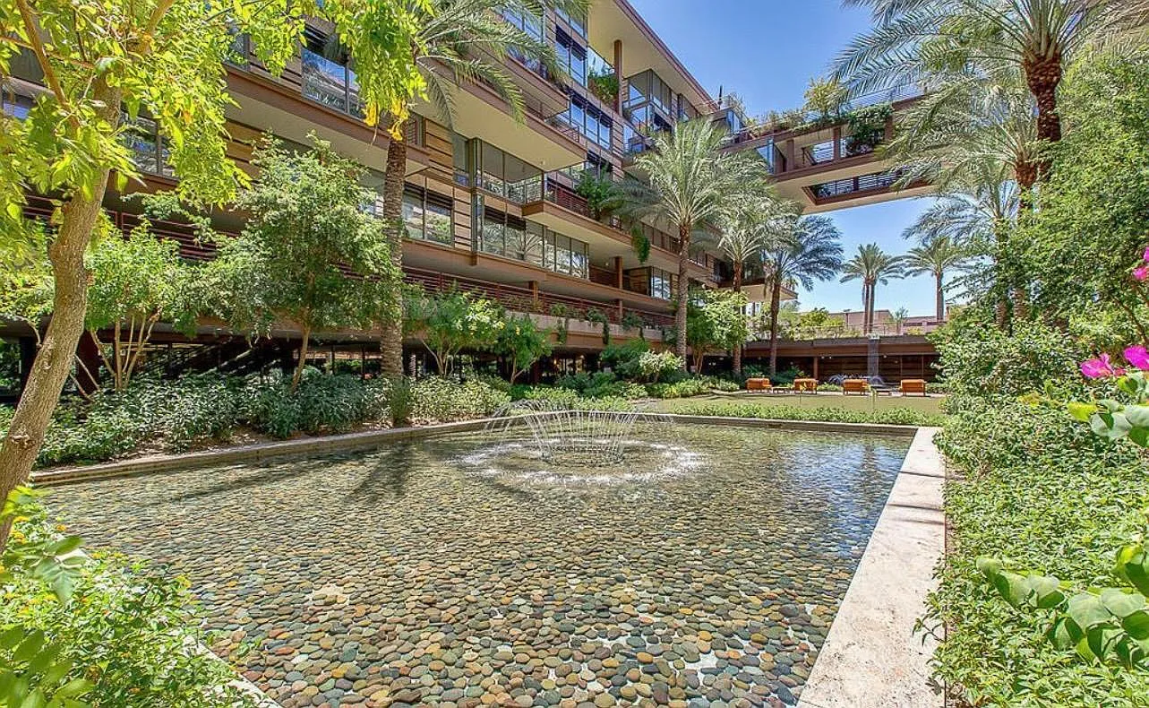 1 bed, 947 sqft, $2,450 — Photo 2