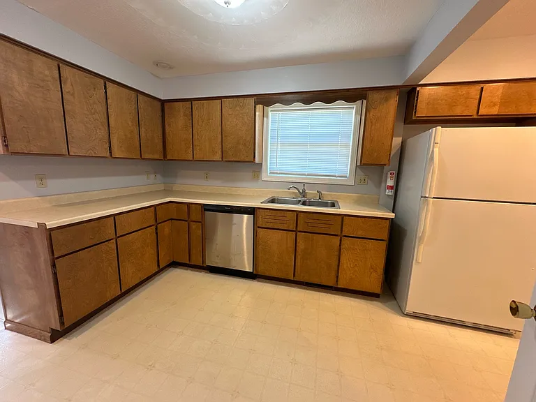 1444 Hyde Park Ave — Photo 13