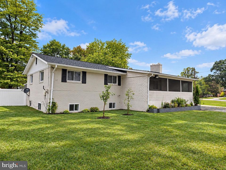 1st image of 7411 Colchester Dr