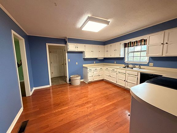 5th image of 319 Tanglewood Dr