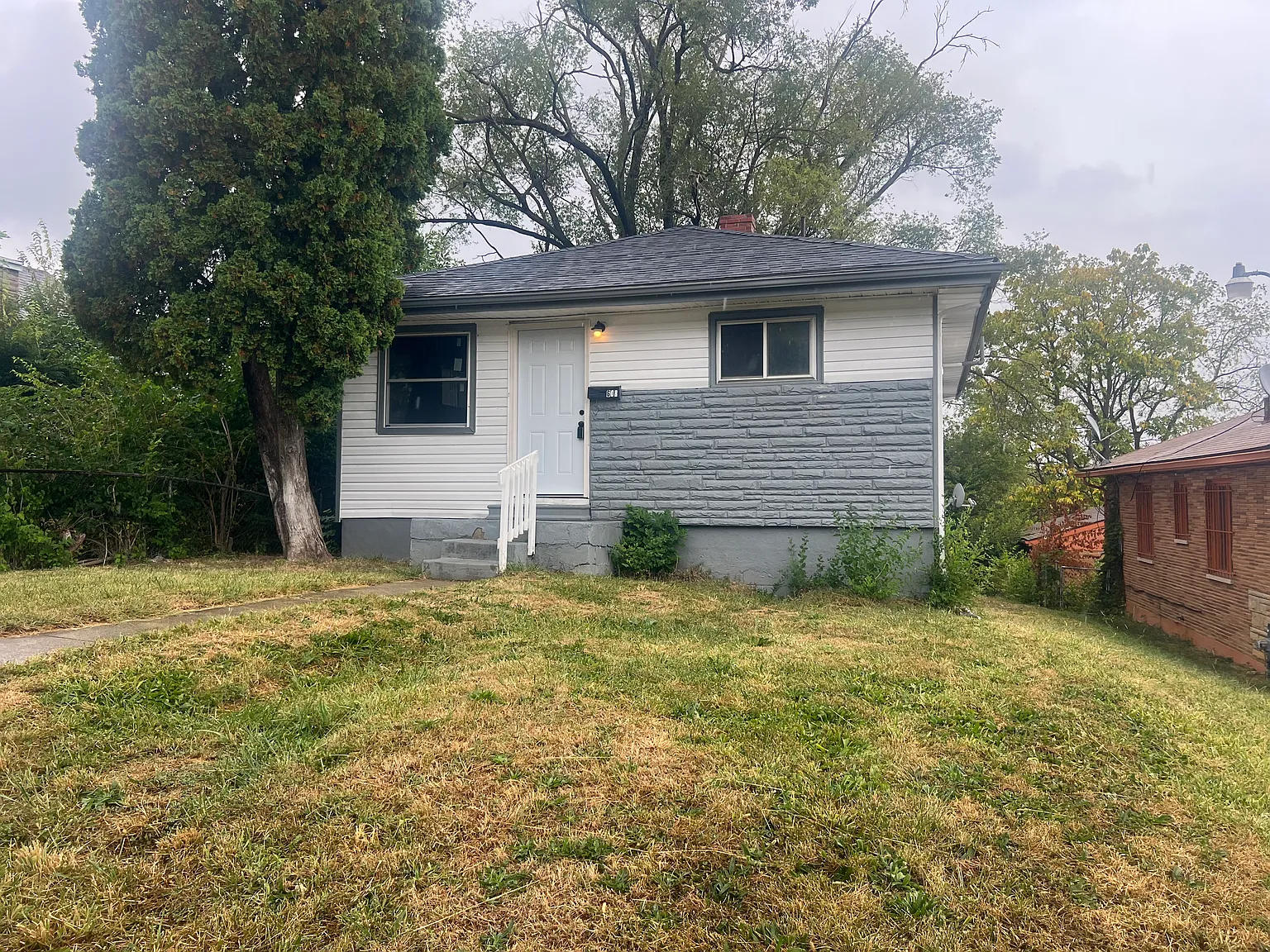 2 bed, 900 sqft, $950 — Photo 1