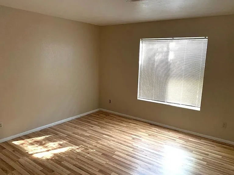 5426 W Eugie Ave — Photo 3