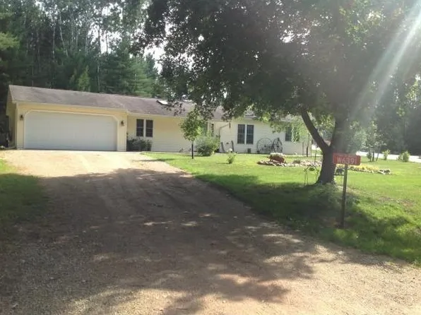 W6391 Lakeview Dr, Wautoma, WI 54982