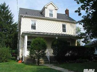 19 Wolfle St, Glen Cove, NY 11542