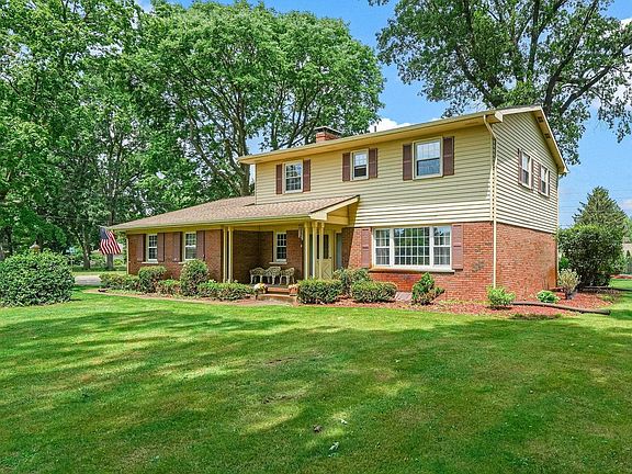 2nd image of 28859 Oakwood Pl