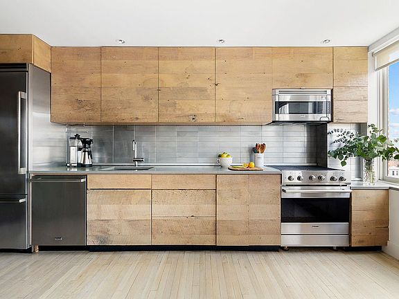 2nd image of 444 12th St #Penthouse A