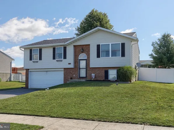 37 Village Dr, Newmanstown, PA 17073