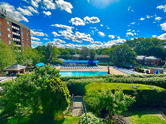 2nd image of 1632 Bell Blvd #1