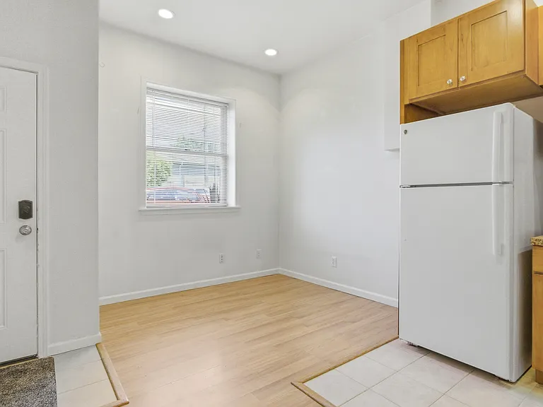 4303 SW Myrtle St — Photo 8
