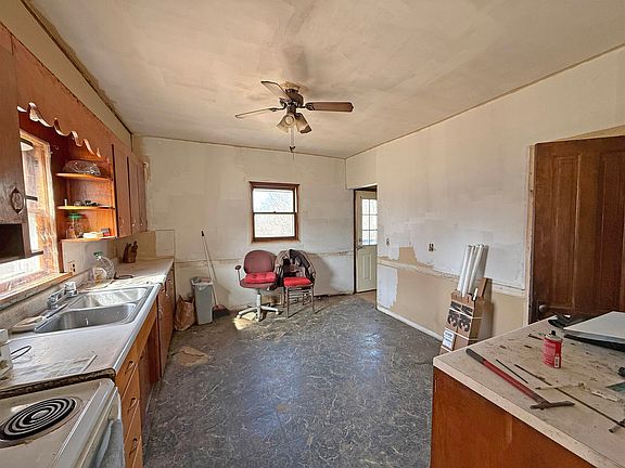 5th image of 111 Minor St
